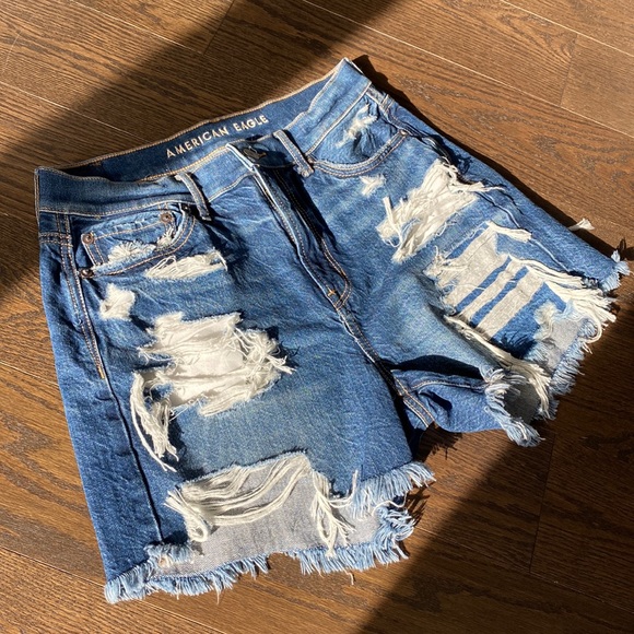 American Eagle 90’s Boyfriend Ripped Destroyed High Rise Dark Wash Shorts - Picture 2 of 8